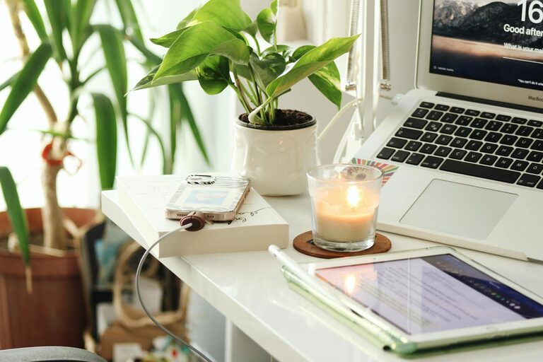 How to Create a Cozy and Productive Home Workspace